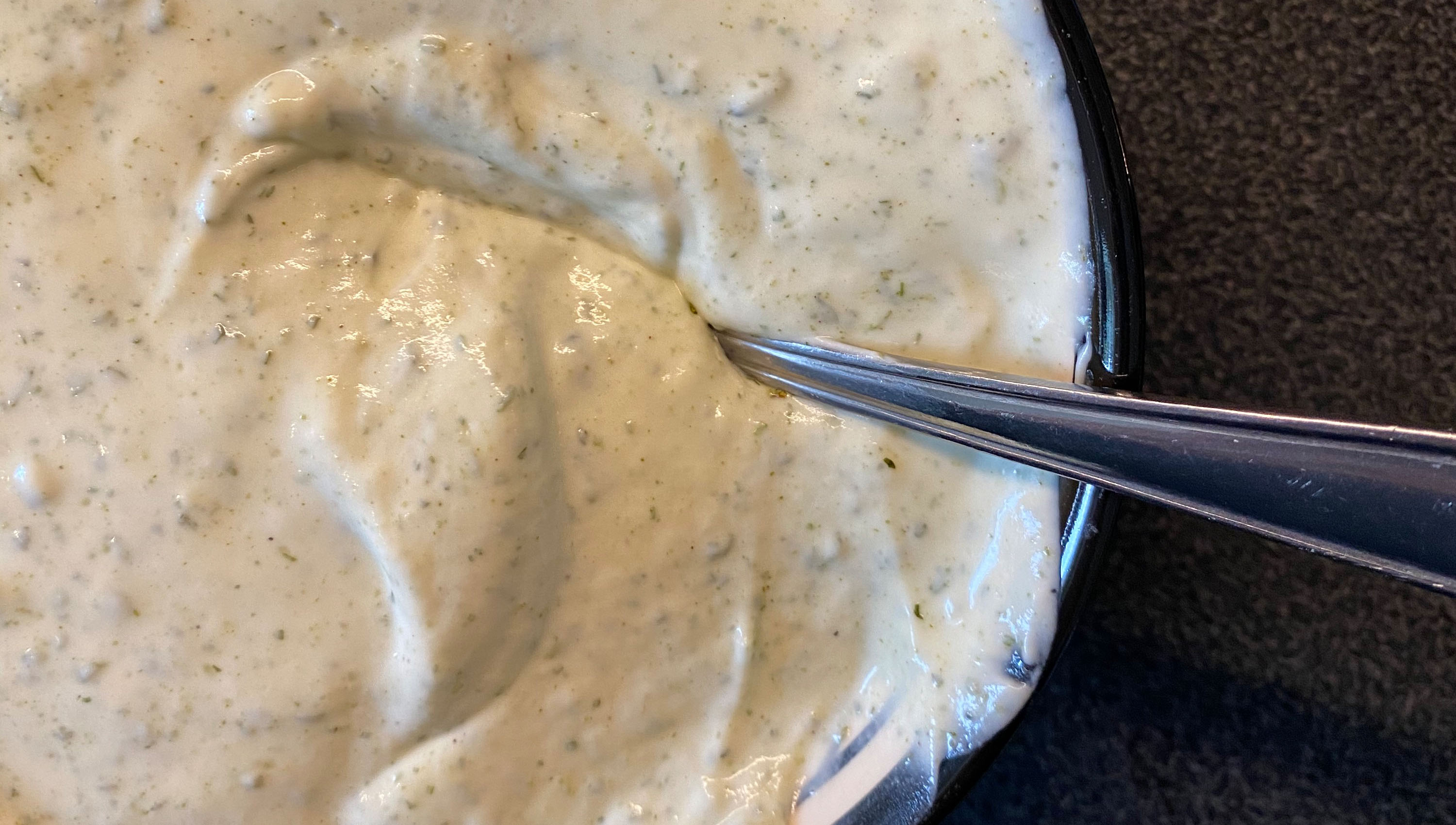 Bild på creme fraichesås örtagård, recept.